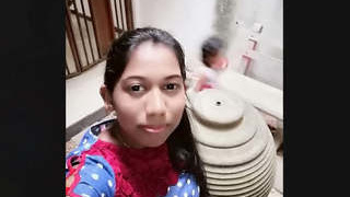 Watch a hot girl teen in a video call with Dezo