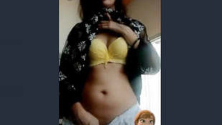 Pakistani girl flaunts her butt and twat