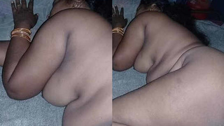 Tamil Aunty flaunts her butt in explicit video