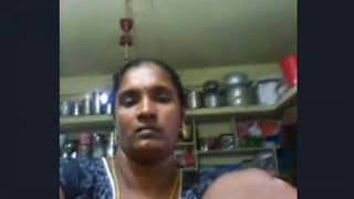 Telugu bhabhi flaunts her big tits in a steamy video