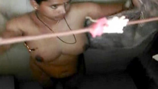 Naked Desi aunt in bathtub: A steamy video to watch