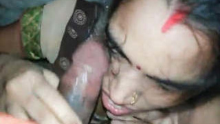 Indian neighbor bhabi gives a tasty blowjob to her lover