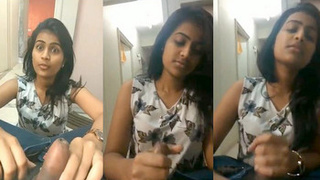 Prajakta from Mumbai performs a seductive blowjob
