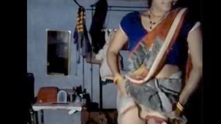 Indian bhabi flaunts her open saree in the village
