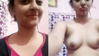 Sopna's cute boobs on cam: A must-watch solo performance