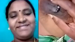 Indian bhabhi's boobs get pressed in milk tanker video