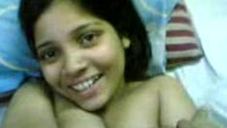 Desi girl gets naked on bed with boyfriend in secret video