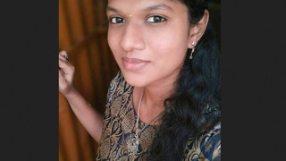 Innocent Tamil girl's MMS showcases her sexy side